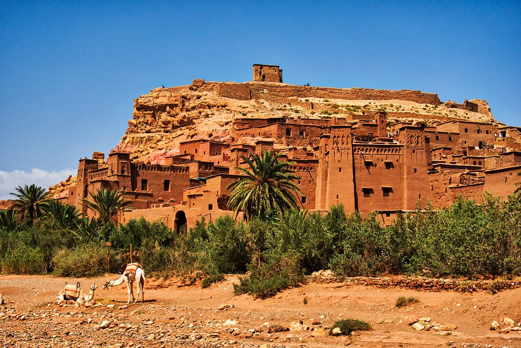 Vue panoramique du village fortifié en terre d'Ait Ben Haddou